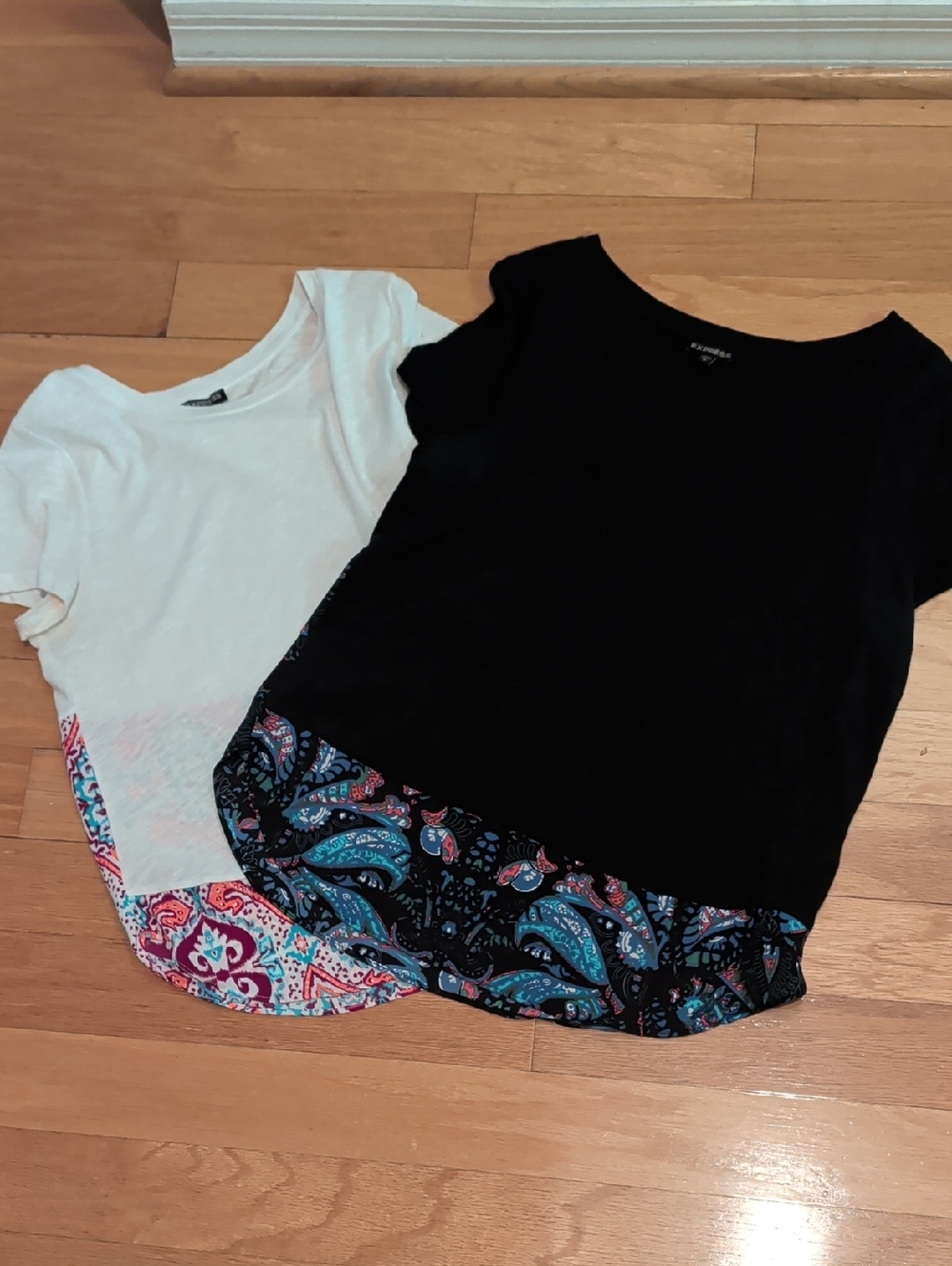 Express Multicolored Printed Design Short Sleeve Top Bundle Size Small